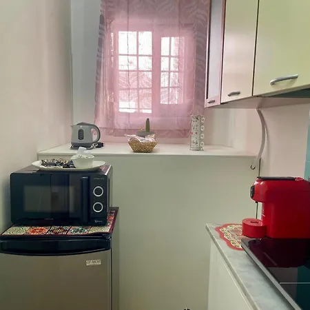 La Casuzza Del Borgo بيت للعطل *